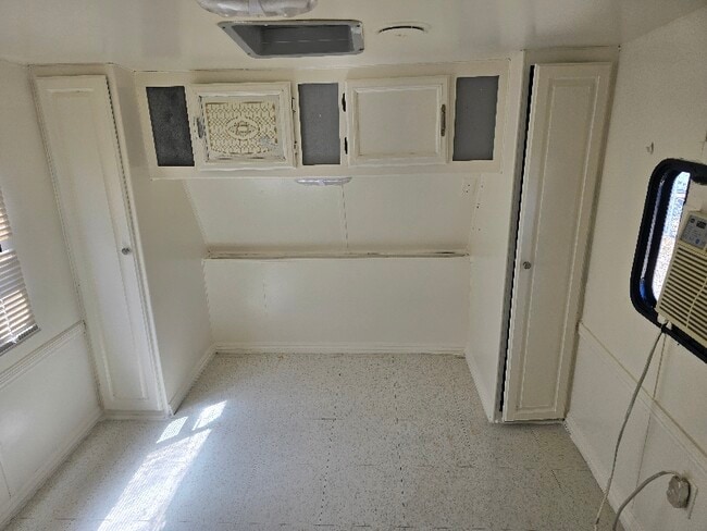 Building Photo - 2065 Atwater Blvd