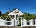 Primary Photo - Gorgeous 3 bedroom home in Manette - close...