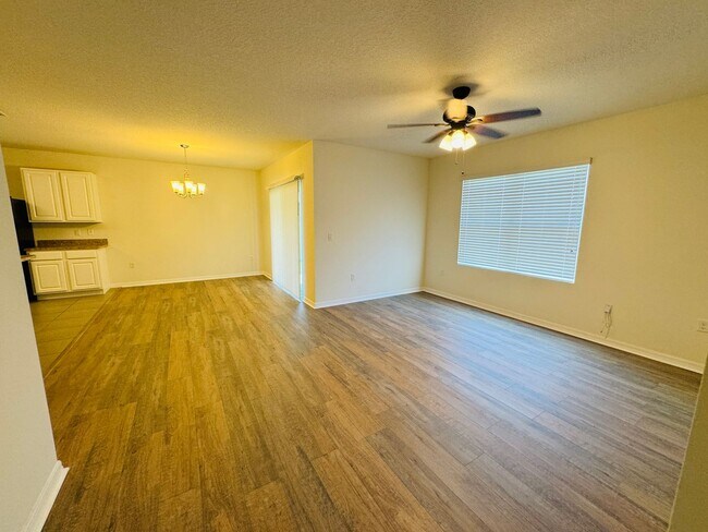 Building Photo - INCREDIBLE 4 Bedroom, 2 Bathroom Home in B...