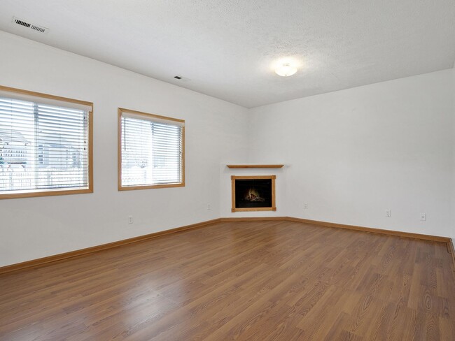 Building Photo - Limited Time Offer $500 Off First Month's ...