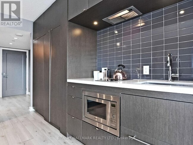 Photo du bâtiment - 155 Yorkville Ave