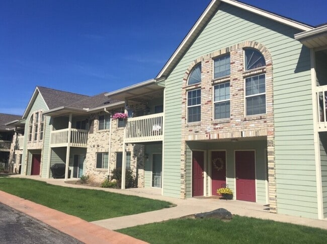 Building Photo - 135 W Oak Leaf Dr