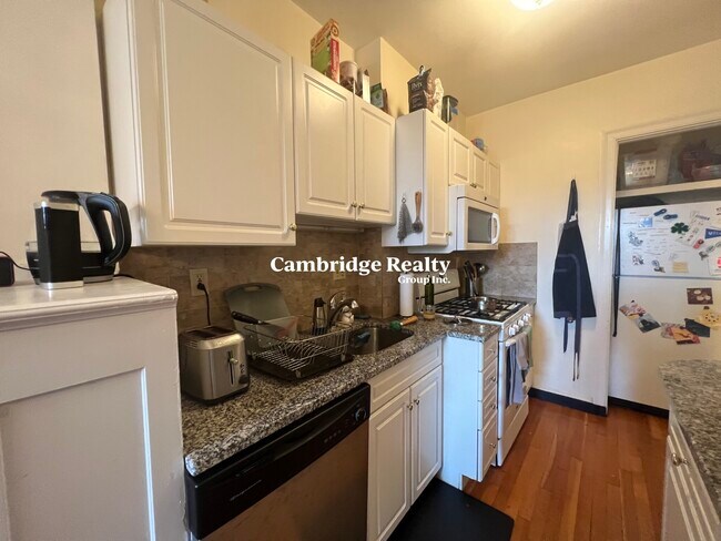 Building Photo - 3 Arlington St