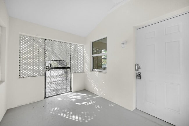 Foto del edificio - 299 NW 43rd St