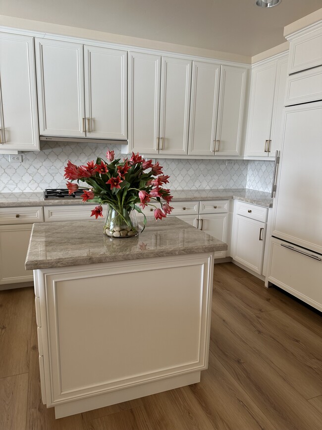 Kitchen - 2211 E Camelback Rd