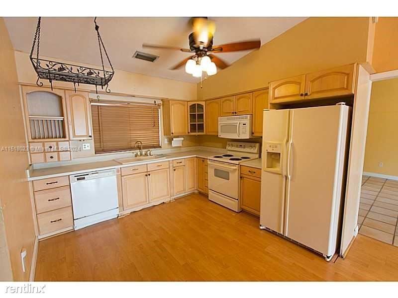 Primary Photo - 4 br, 2 bath House - 16330 SW 109th Ave