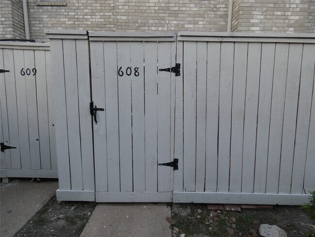 Foto del edificio - 3780 Tanglewilde St