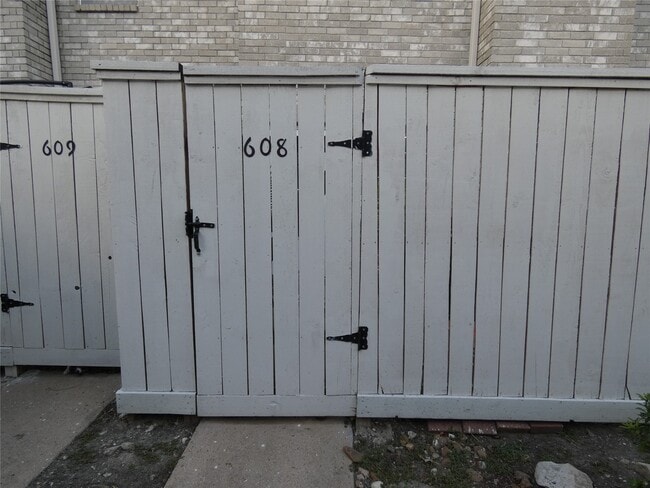 Building Photo - 3780 Tanglewilde St