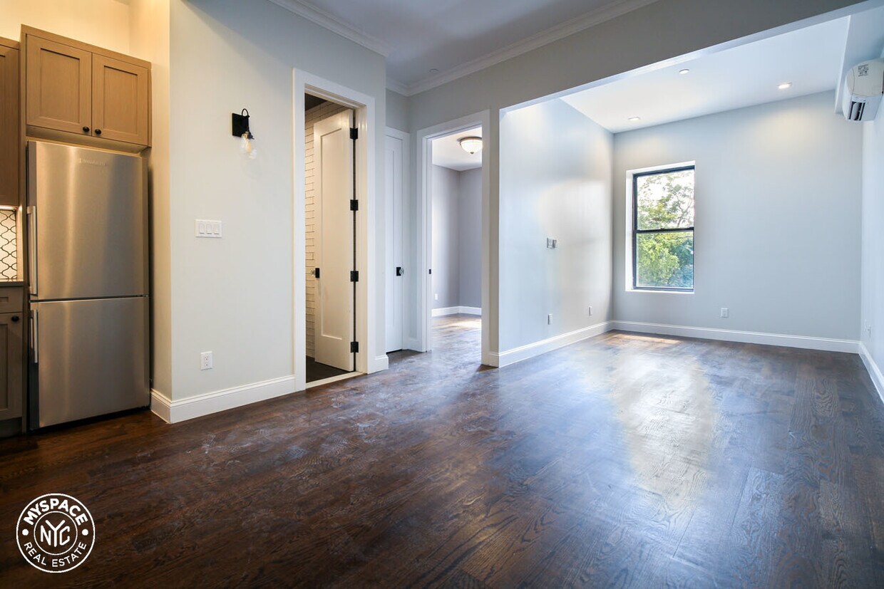 Foto principal - 6080 Myrtle Ave
