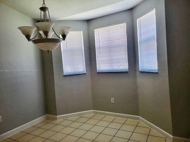 Building Photo - 1543 SE 25th Street 207, Homestead, FL 33035