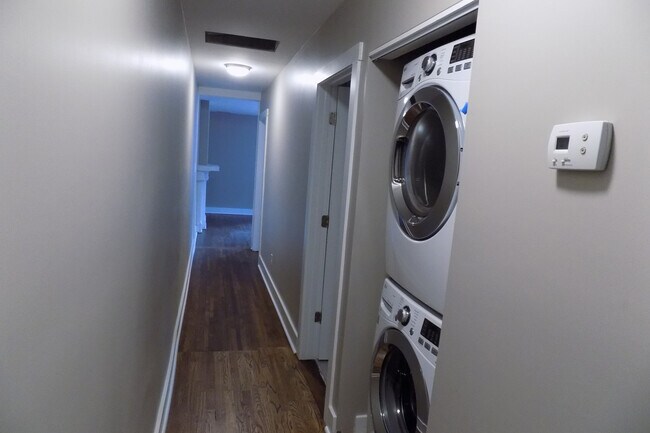 Building Photo - Coming Soon - 2 Bedroom Duplex in Belmont ...