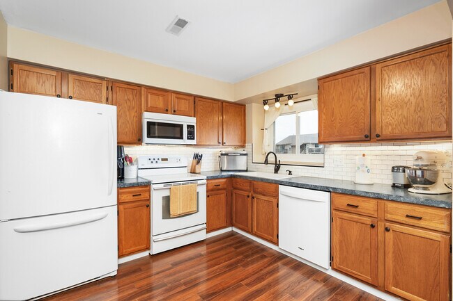 Building Photo - 3819 Overland Dr