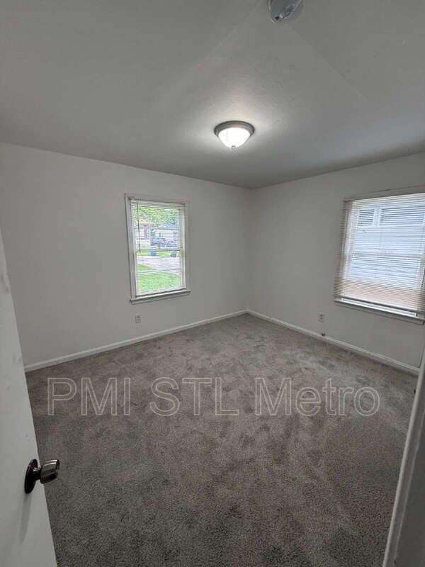 Building Photo - 319 Reasor Dr