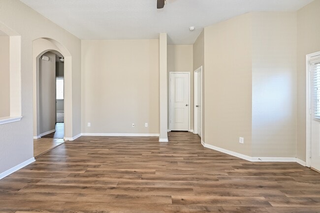 Foto del edificio - 14302 Merganser Dr