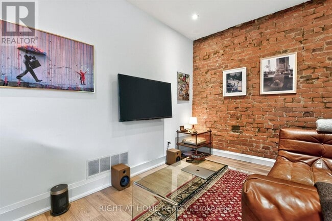 Building Photo - 65 Rusholme Park Crescent