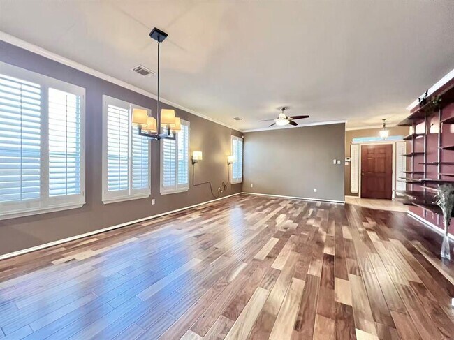 Foto del edificio - 2609 Century Park Blvd