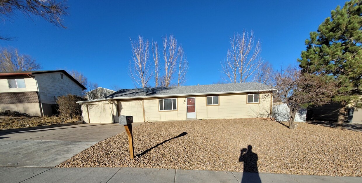 Foto principal - Updated 3 bed, 1 bath Ranch