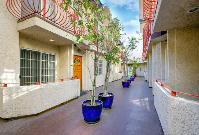 COURTYARD - 908 S Shenandoah St