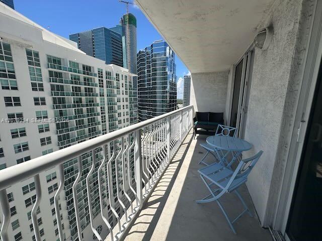 Foto del edificio - 1200 Brickell Bay Dr