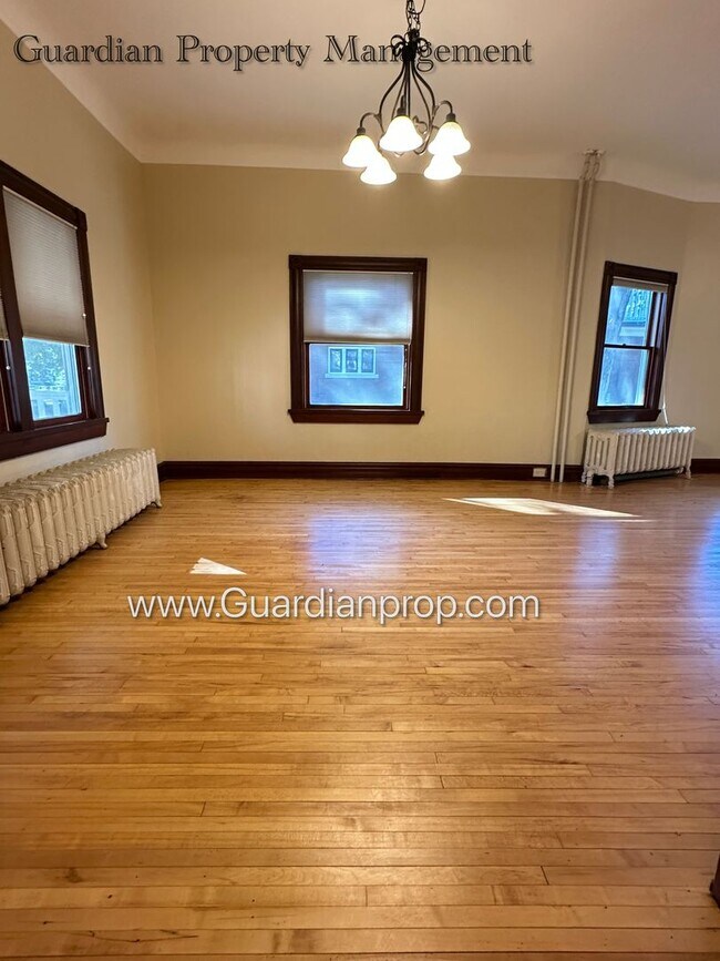 Building Photo - 2414 Girard Ave S