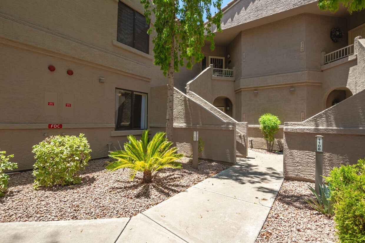 Foto principal - Beautiful 2 bed/2bath condo in Scottsdale!!