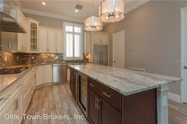 Foto del edificio - 3 br, 3.5 bath House - 641 E Jackson St.
