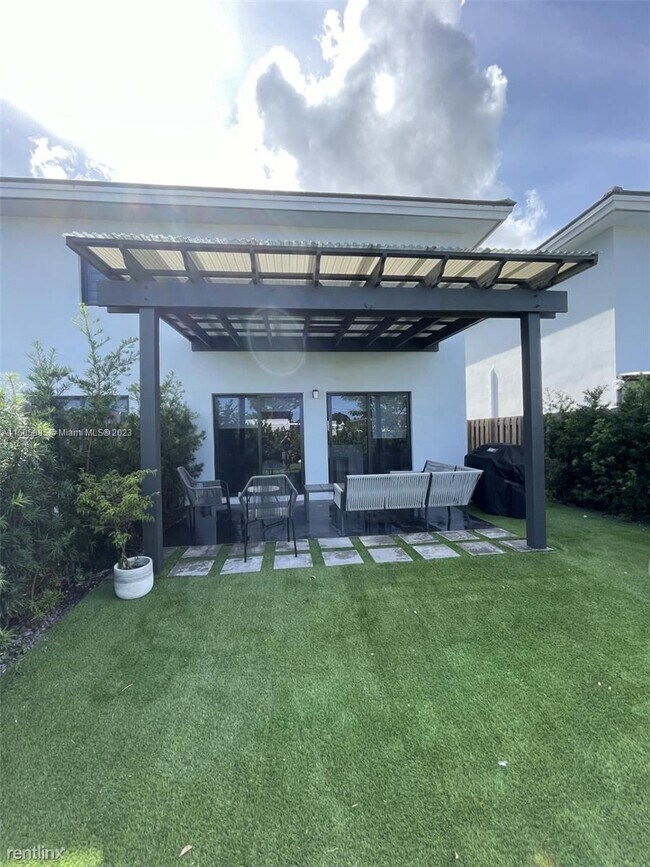 Building Photo - 3 br, 3 bath House - 3721 SW 88th Pl