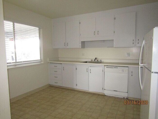 Building Photo - 1120 Lance Dr