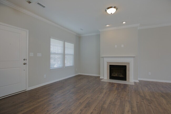 Foto del edificio - Coming Soon! Gorgeous End-Unit Townhome with Spacious Layout in Morrisville/Durham County