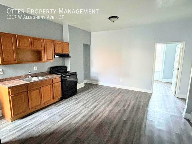 Building Photo - 1BR/1BA Lovely & Bright Apt with Ample Str...