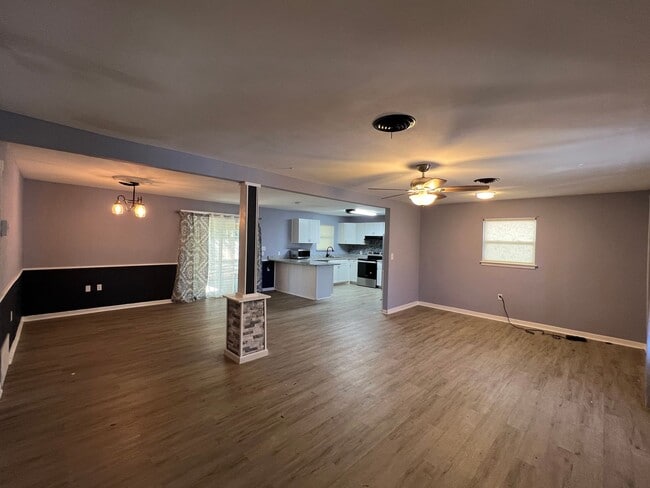 Building Photo - Updated Ranch Style Home