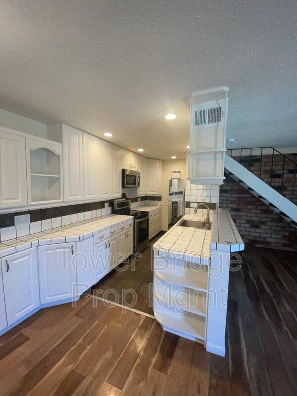 Building Photo - 9098 Piñata Way