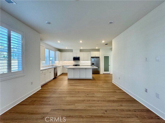 Building Photo - 450 Lobata