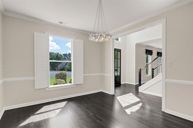 Foto del edificio - Stunning house in East Memphis.  Pool main...