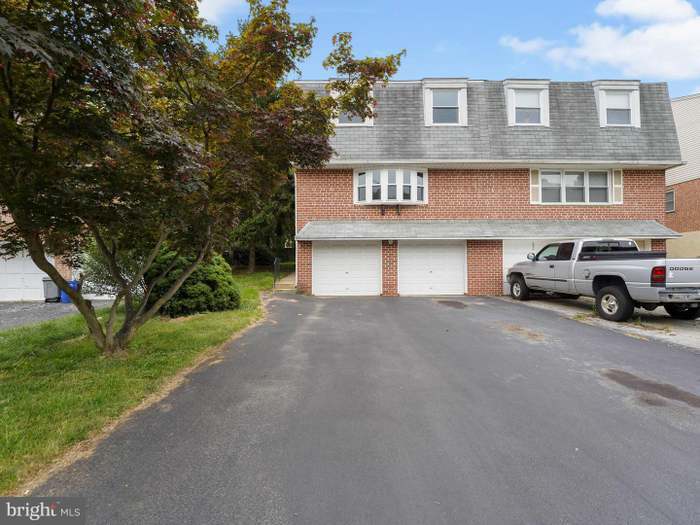 Primary Photo - 632 Country Ln