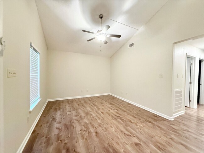 Foto del edificio - 140 Huisache St