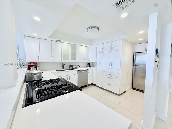 Foto del edificio - 3140 S Ocean Dr