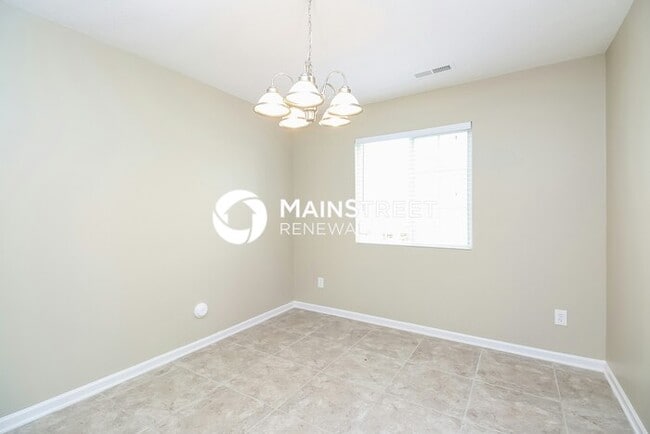 Building Photo - 4 Bedroom Pet-Friendly Home in Greensboro, NC with Main Street Renewal