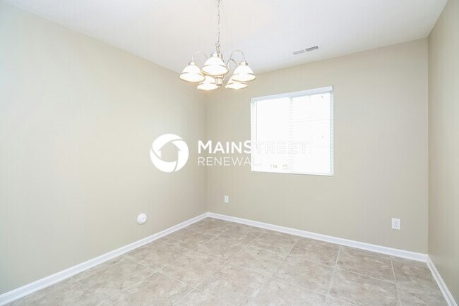 Foto del edificio - 4 Bedroom Pet-Friendly Home in Greensboro, NC with Main Street Renewal