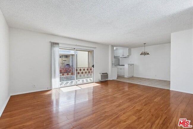 Foto del edificio - 515 N Alfred St