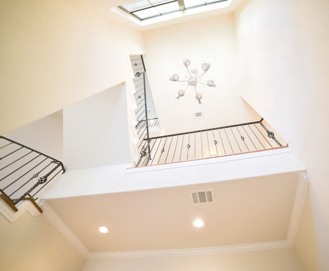 Building Photo - 7539 Highmeadow Dr