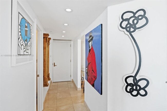 Foto del edificio - 8925 Collins Ave