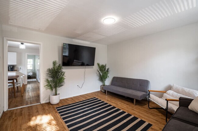 Foto del edificio - 1529 N Jefferson St