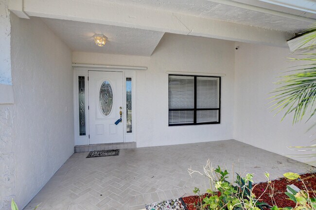 Building Photo - 17768 Maplewood Dr