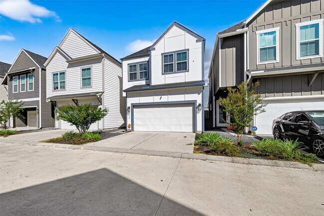 Foto del edificio - 8410 Berry Brush Ln