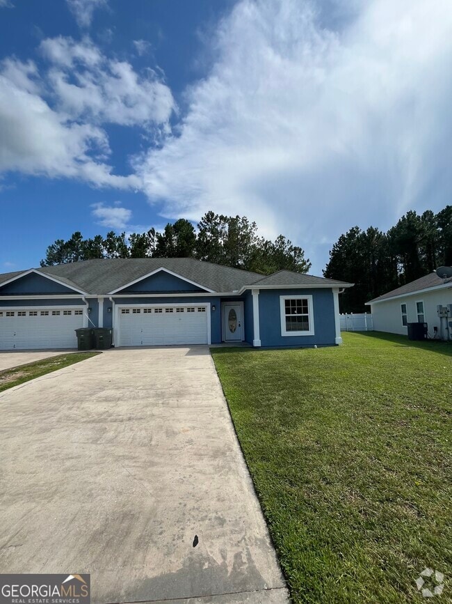 Building Photo - 204 Royal Palms Ave