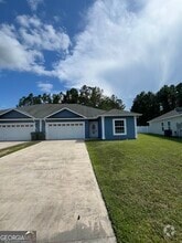 Building Photo - 204 Royal Palms Ave