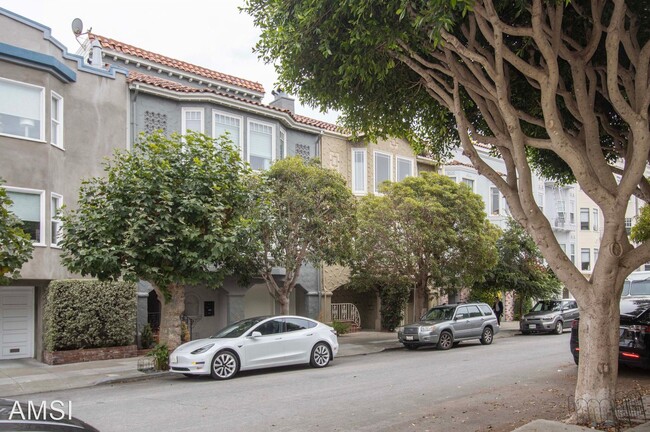 Building Photo - 2 br, 2.5 bath House - 3578 Pierce Street