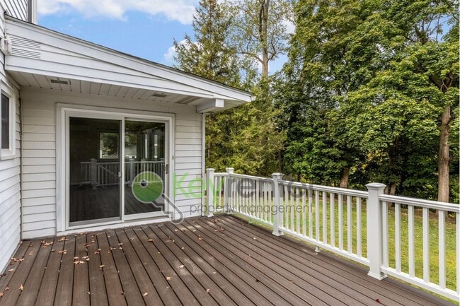 Building Photo - Spacious 4-Bedroom Home with Huge Fenced Y...