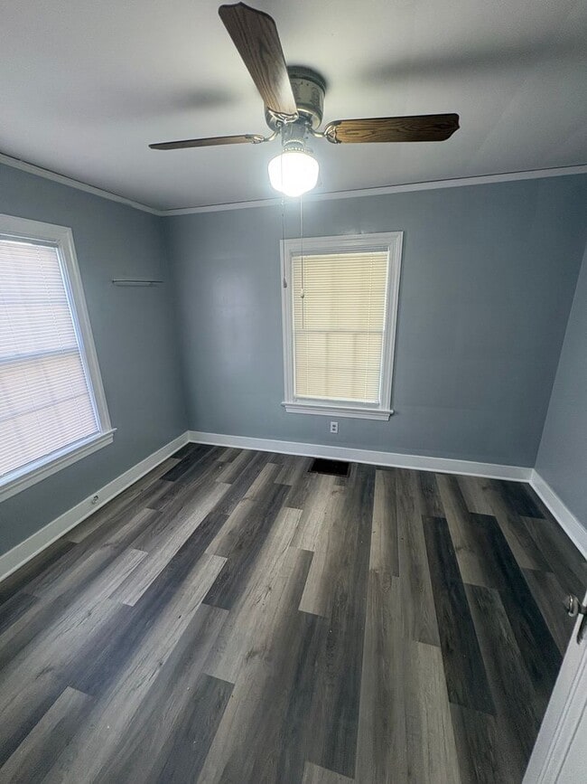 Building Photo - 2 Bedroom / 1 Bathroom Single family home in West Peoria